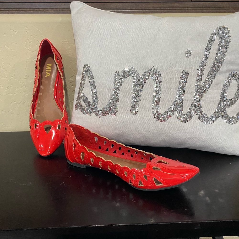 NWOT Red patent flats MIA sz 8